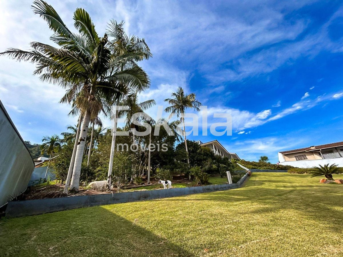 Casa Residencial com 03 Suítes + 01 Quarto + 04 Vagas de Garagem, Czerniewicz, Jaragua do Sul