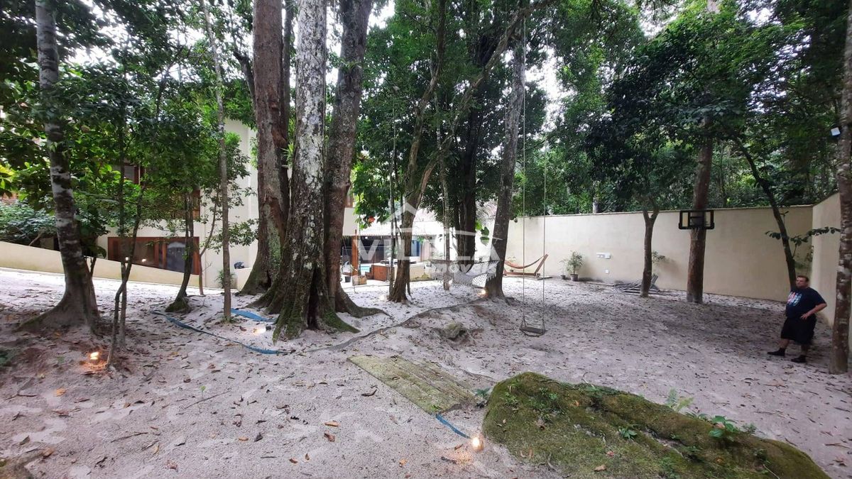 Sobrado com 4 quartos à Venda, Massaguaçu - Caraguatatuba.