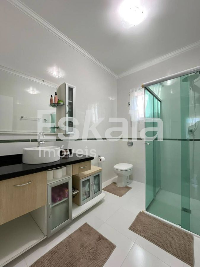 Casa Semimobiliada Com 01 Suíte + 03 Quartos Estrada Nova - Jaraguá do Sul