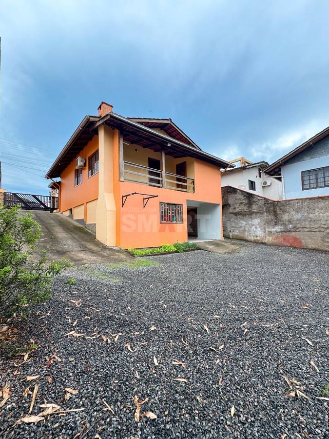 Casa com 3 Quartos à Venda no Jaraguá Esquerdo