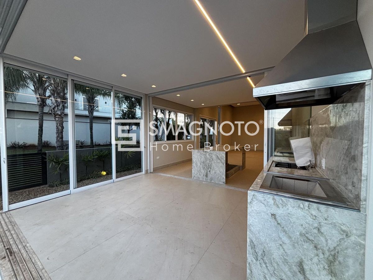 Casa Térrea de Alto Padrão à Venda no Damha I em Piracicaba com 3 Suítes e piscina .