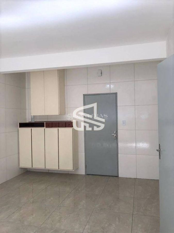 Casa, 4 quartos, 228 m² - Foto 2