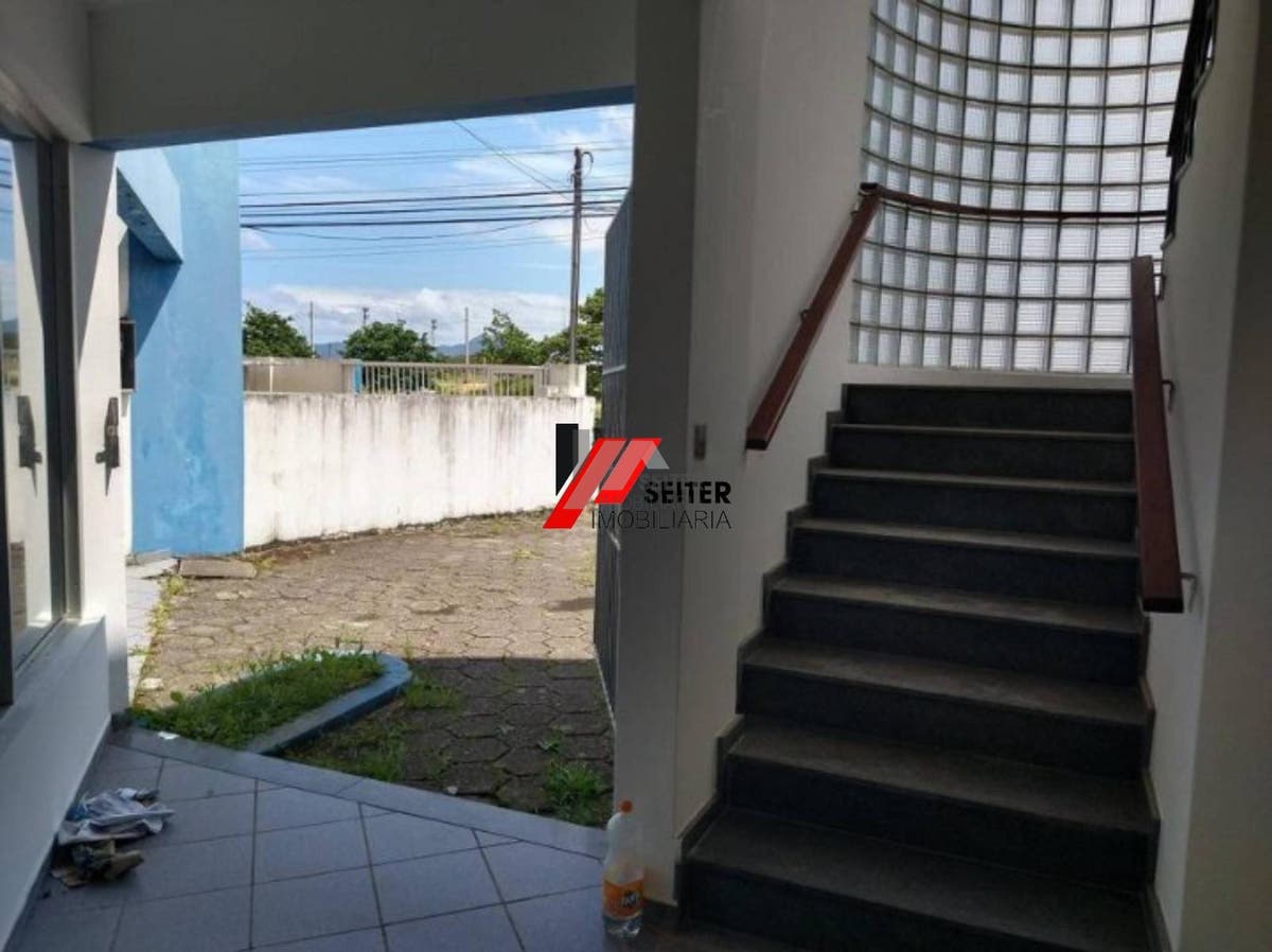 Casa comercial a venda no bairro Saco dos Limões