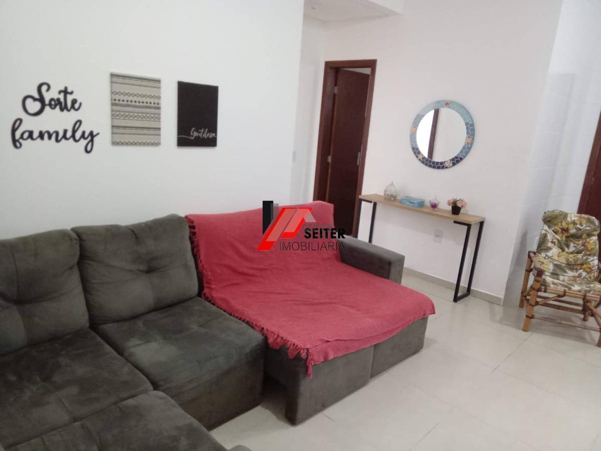 Apartamento térreo de 2 dormitórios à venda na praia do Campeche em Florianópolis