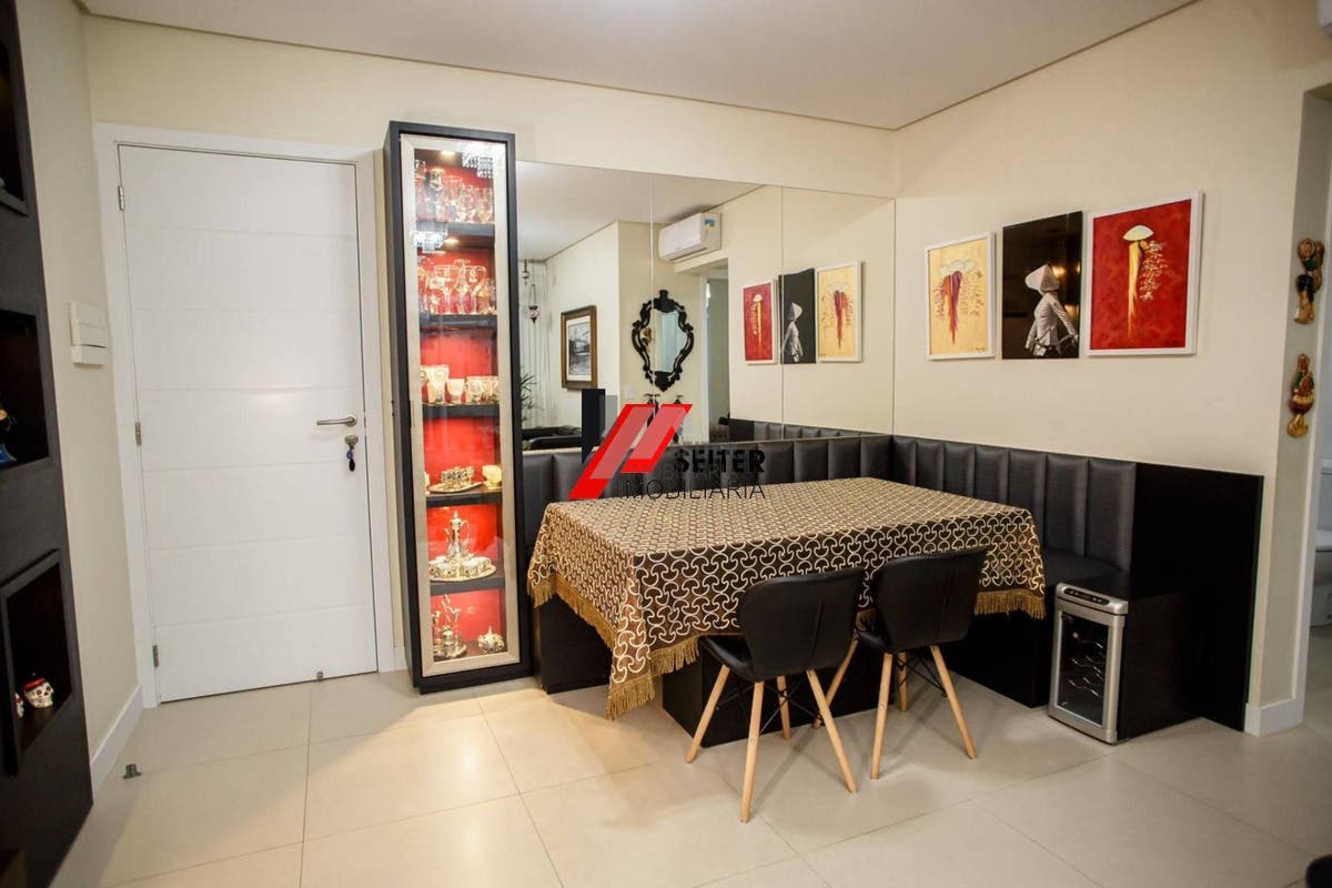 Apartamento à venda no bairro Trindade em Florianópolis.