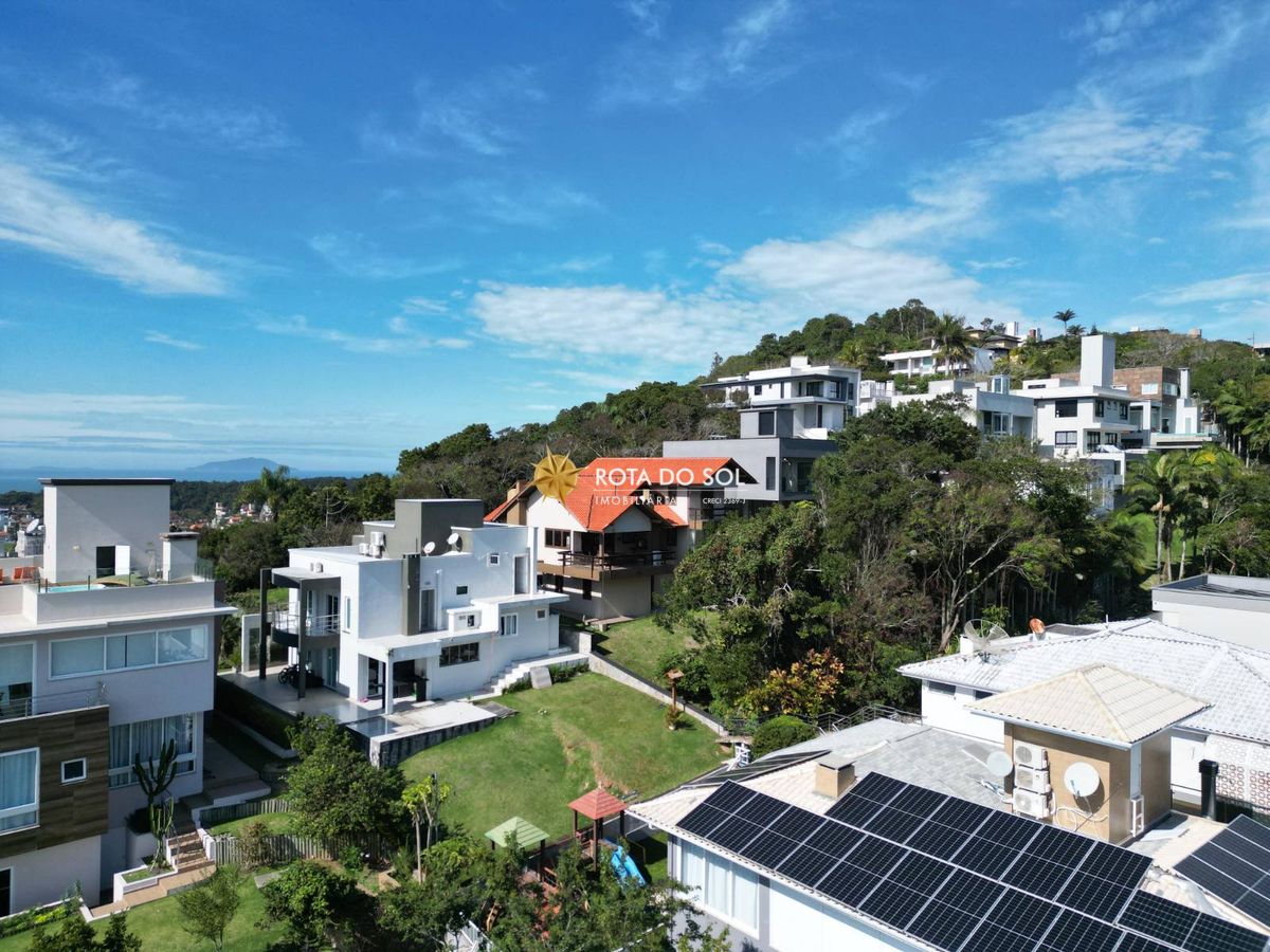 Condomínio Panorâmico Casa vista mar à venda Praia Bombinhas SC