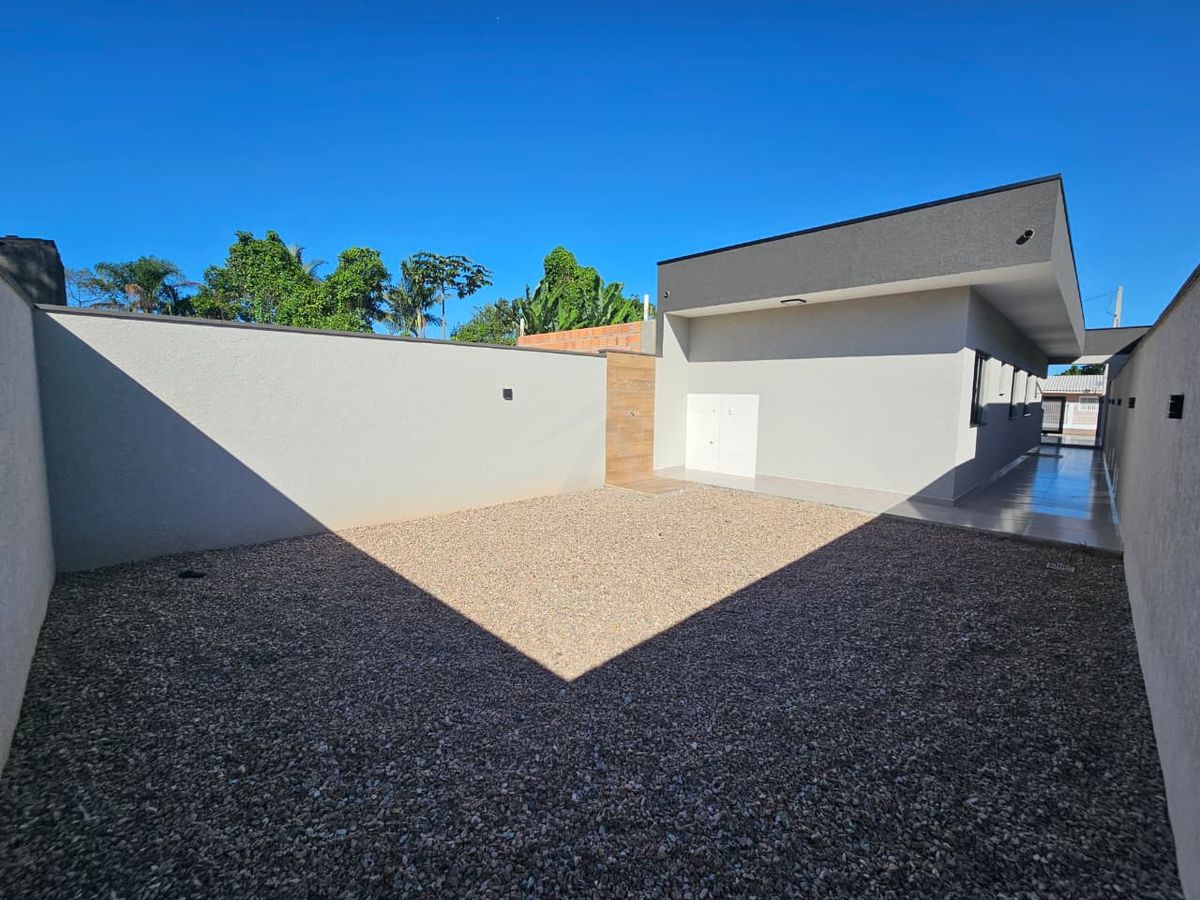 Casa alto padrão de acabamento ,3 quartos sendo 1 suíte, bal palmeiras