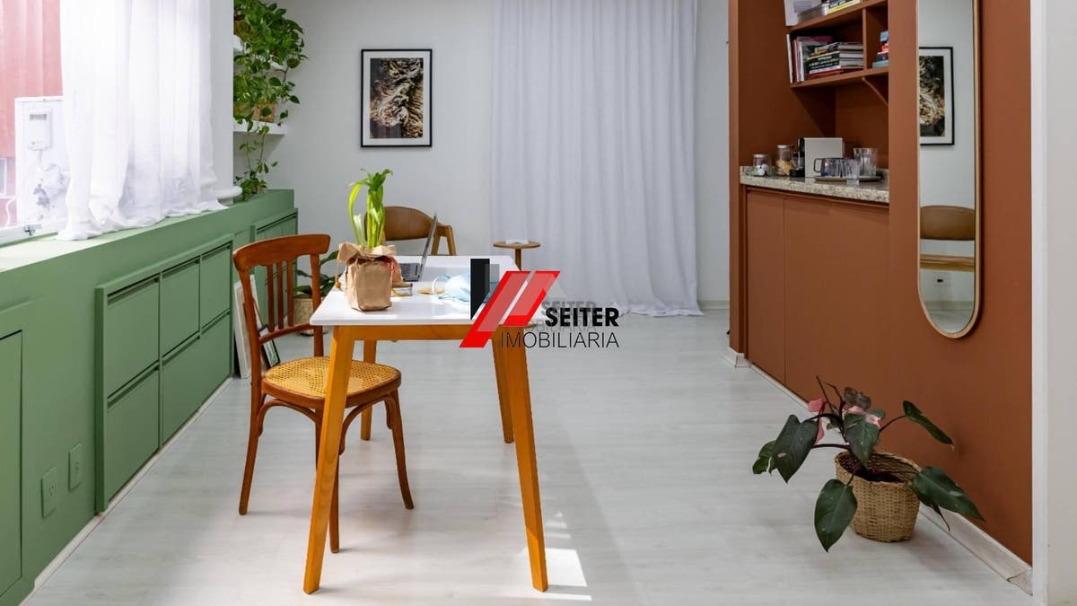 Sala Comercial a venda Centro de Florianopolis.