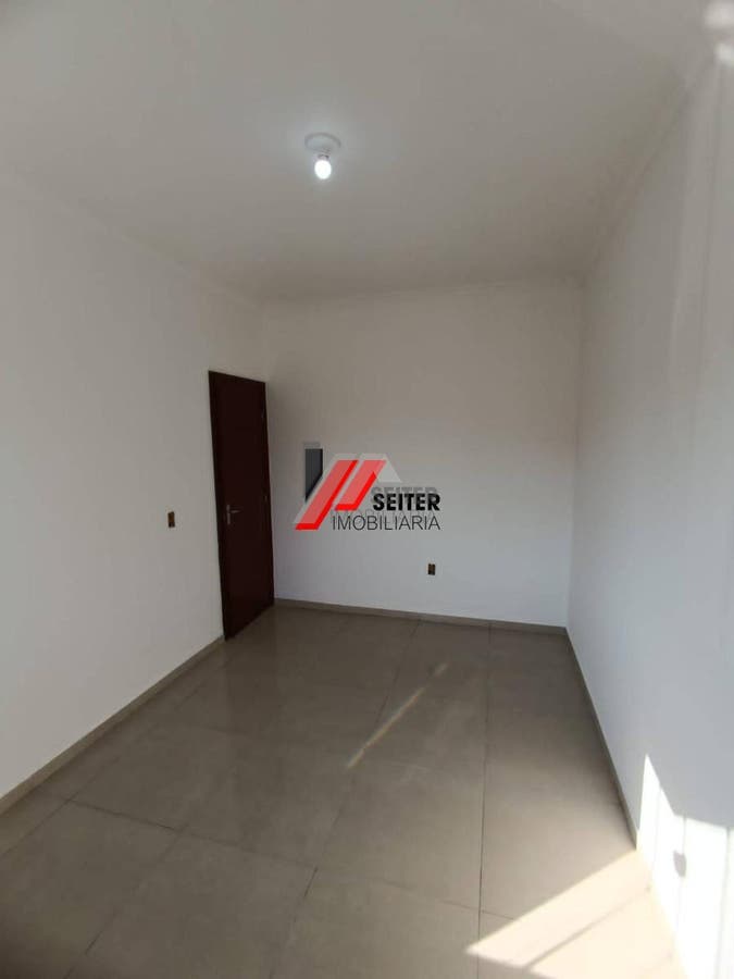 Apartamento térreo de 2 dormitórios à venda na praia do Campeche em Florianópolis
