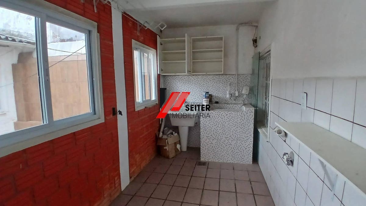 Casa a venda na agronomica