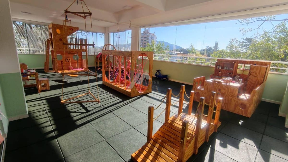 Cobertura 3 suites para alugar no Itacorubi Florianópolis