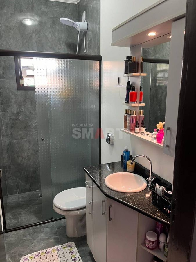 Casa com 1 Suíte e 2 Quartos no Bairro Rau