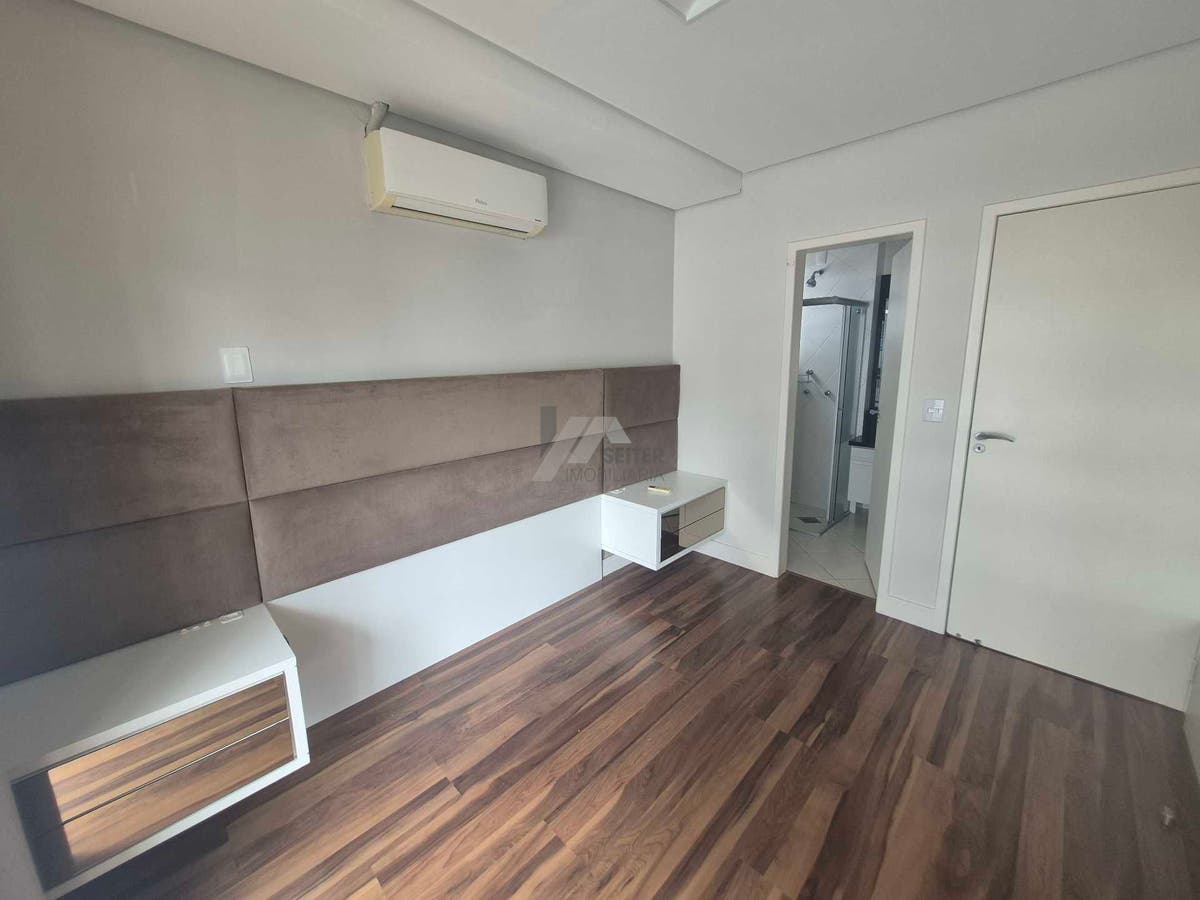 Apartamento tipo cobertura 3 quartos para alugar no itcorubi Florianopolis