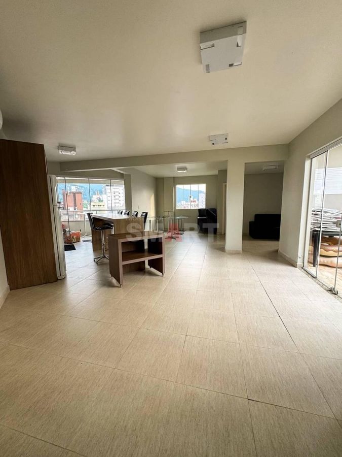 Apartamento com 1 Suíte +2 Quartos no Centro