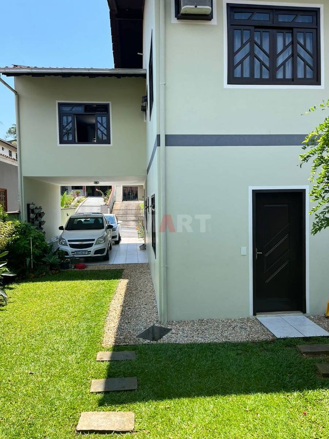 Casa com 1 Suíte e 2 Quartos no Bairro Rau