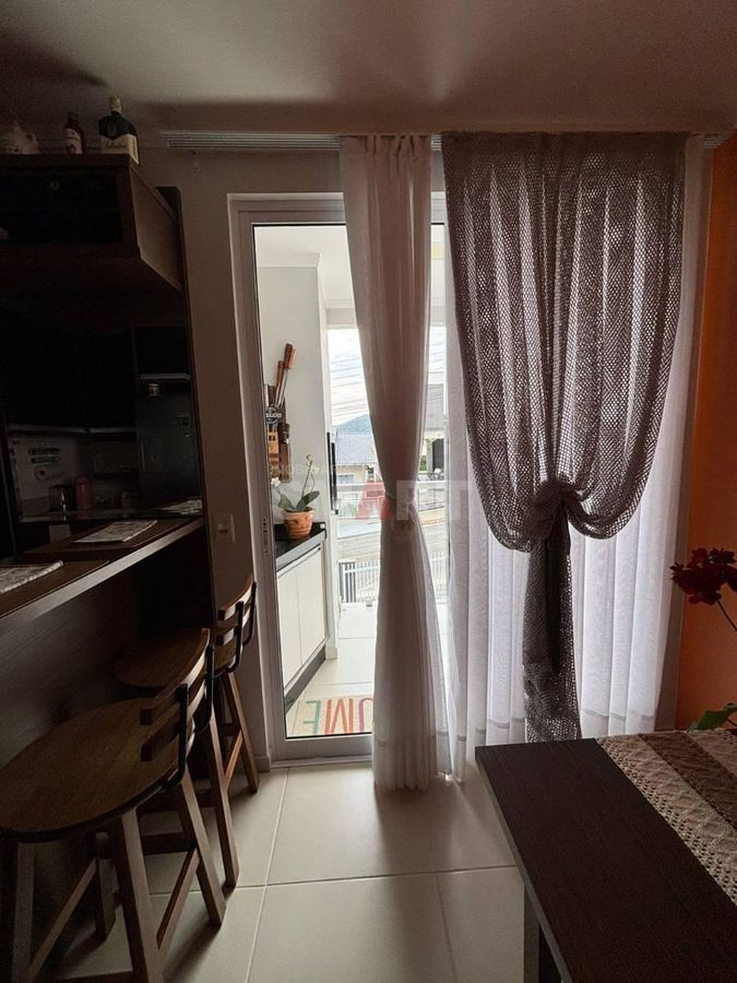 Apartamento com 2 Quartos e Ampla Área Externa no Bairro Amizade