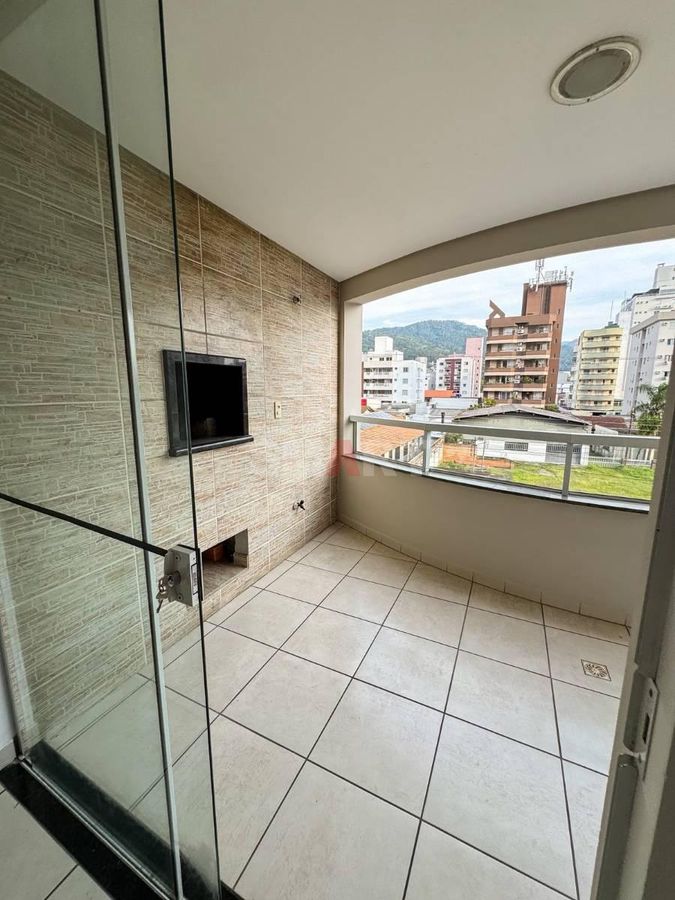 Apartamento com 1 Suíte +2 Quartos no Centro