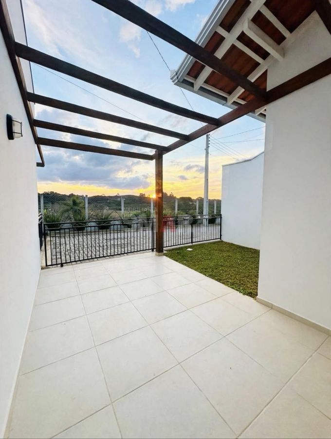 Casa Geminada Térrea - 2 Quartos - com Churrasqueira Bairro: Dona Francisca