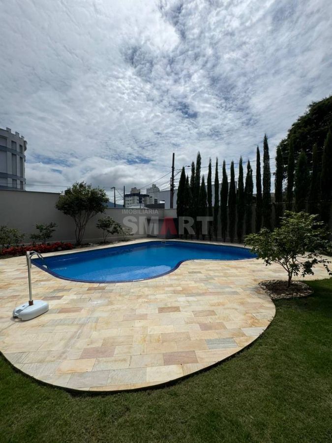 Casa Semimobiliada com 2 Suítes e 1 Quarto no Bairro Vila Nova