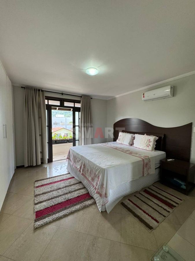 Casa Semimobiliada com 2 Suítes e 1 Quarto no Bairro Vila Nova