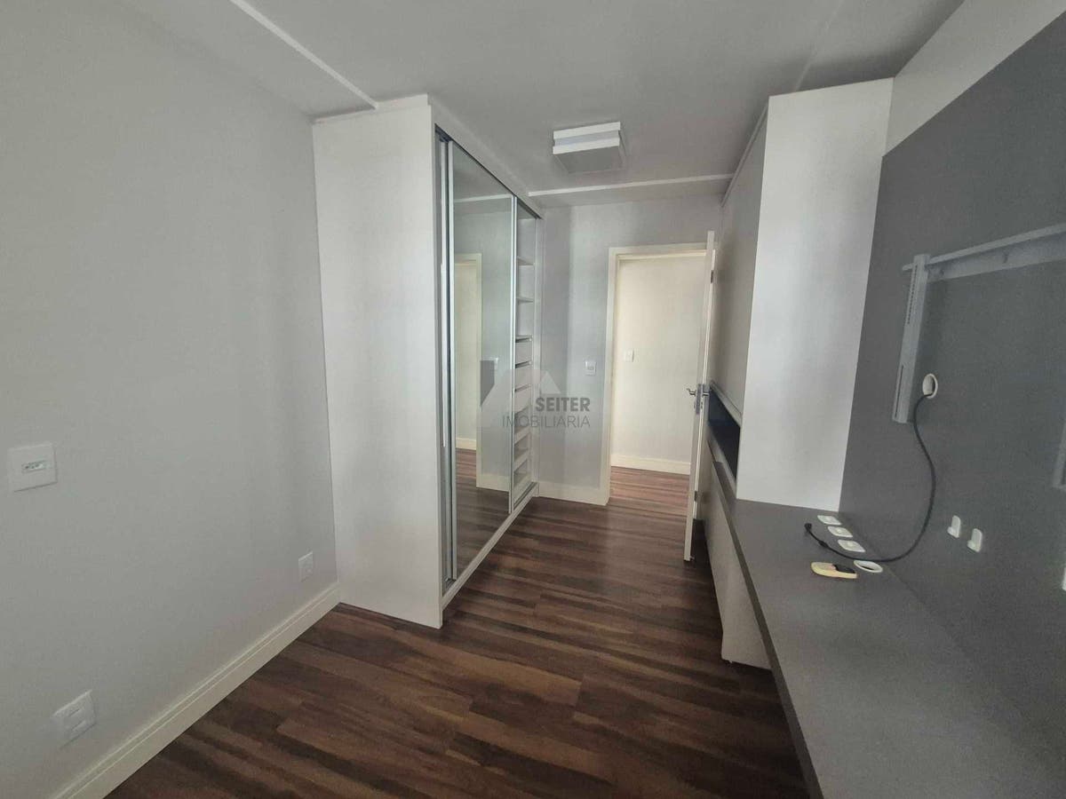 Apartamento tipo cobertura 3 quartos para alugar no itcorubi Florianopolis
