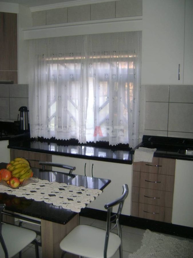 Casa com 1 Suíte e 2 Quartos no Bairro Rau