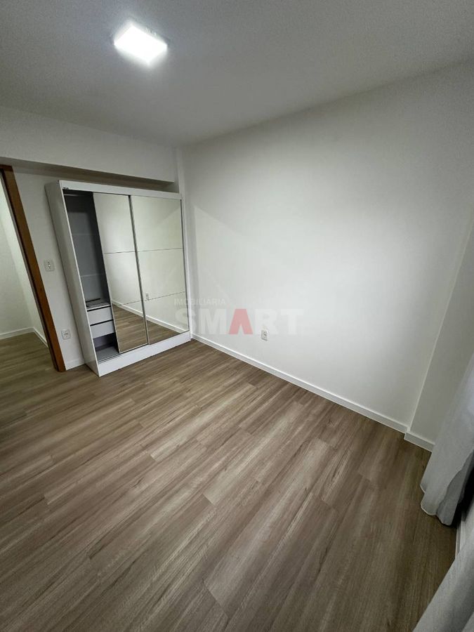 Apartamento com 2 quartos semimobiliado na Vila Nova