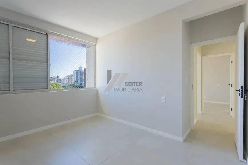 Apartamento com 3 quartos, Centro - Florianópolis