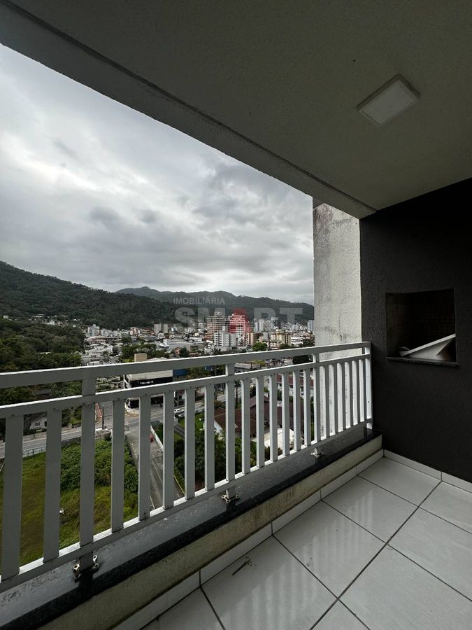 Apartamento com 2 quartos semimobiliado na Vila Nova