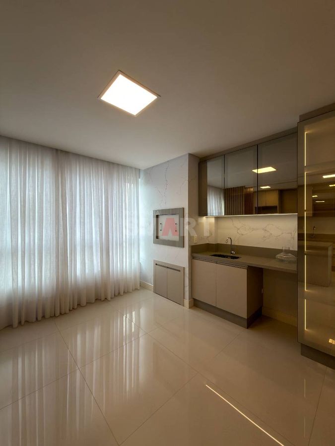 Apartamento Mobiliado no Centro com 3 suítes