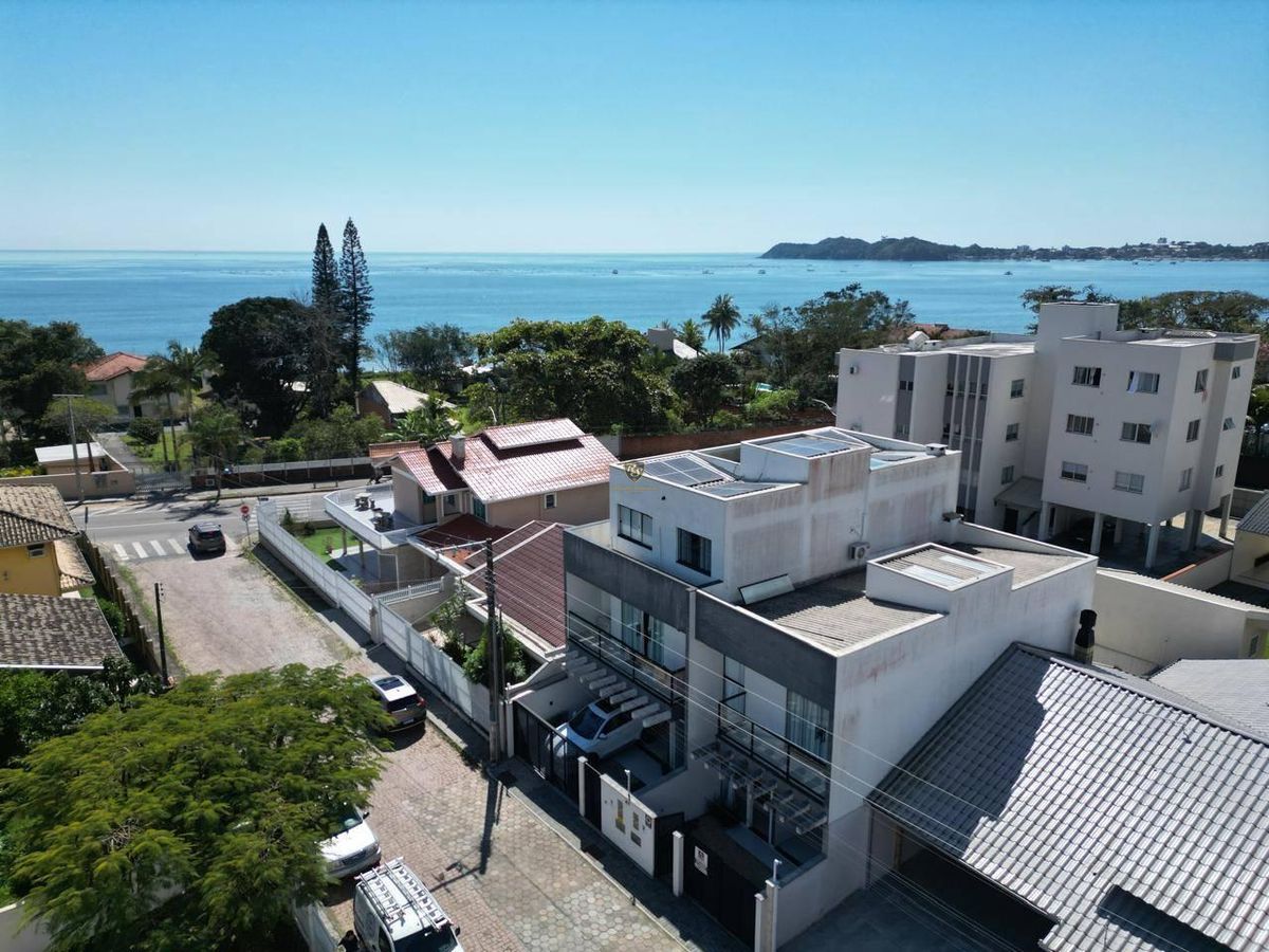 Sobrado Mobiliado - 150 metros da Praia em Penha - SC - Casa em Armação, Penha - à venda - RS Soluções Imobiliárias