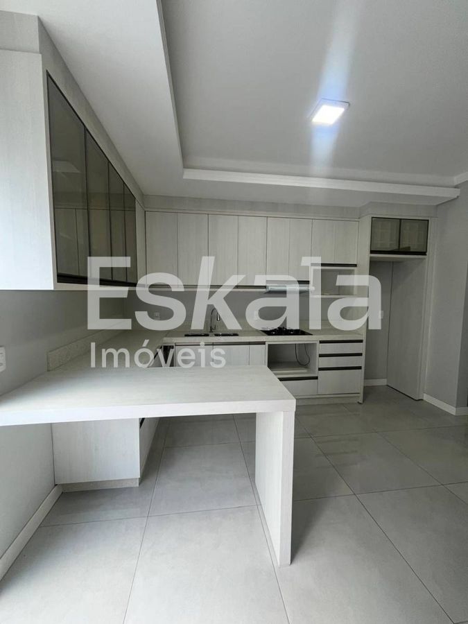 Sobrado Semi Mobiliado Com 01 Suíte + 02 Quartos Czerniewicz