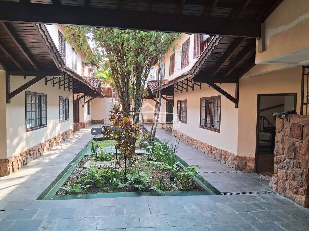 Sobrado em condomínio na martin de sá