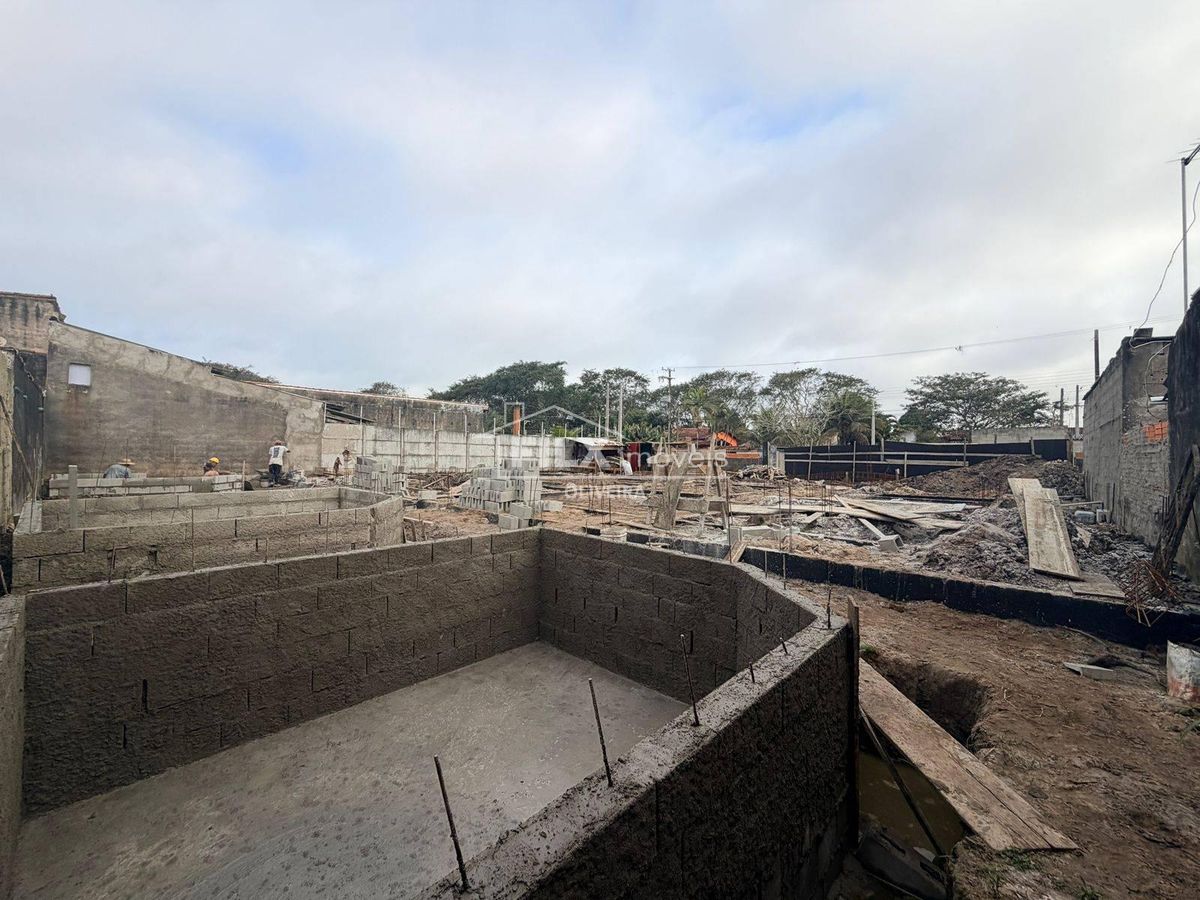 Casa com 2 quartos à Venda, Parque Augustus - Itanhaém