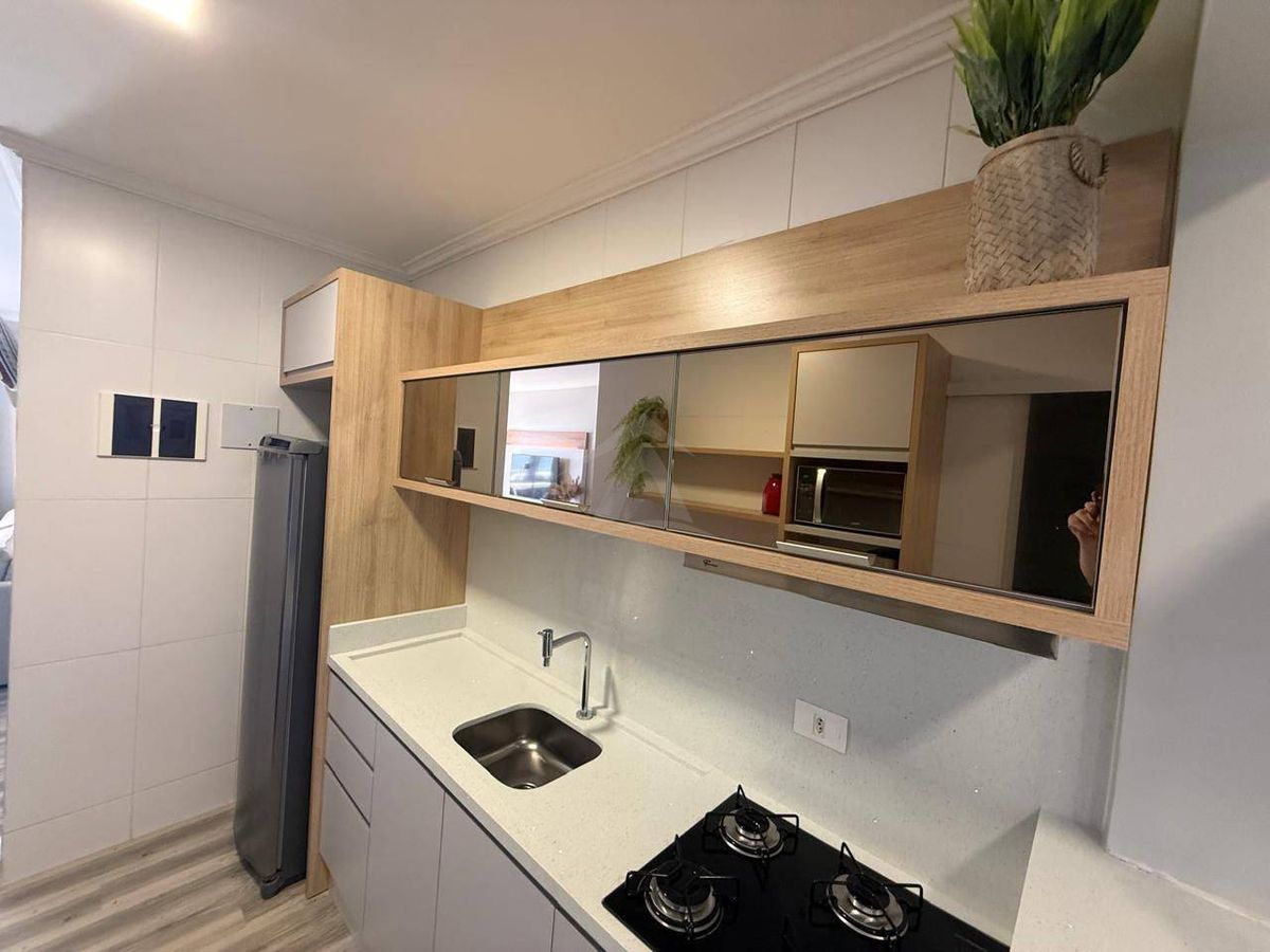 Apartamento mobiliado pé na areia, 3 quartos sendo 1 suíte, centro