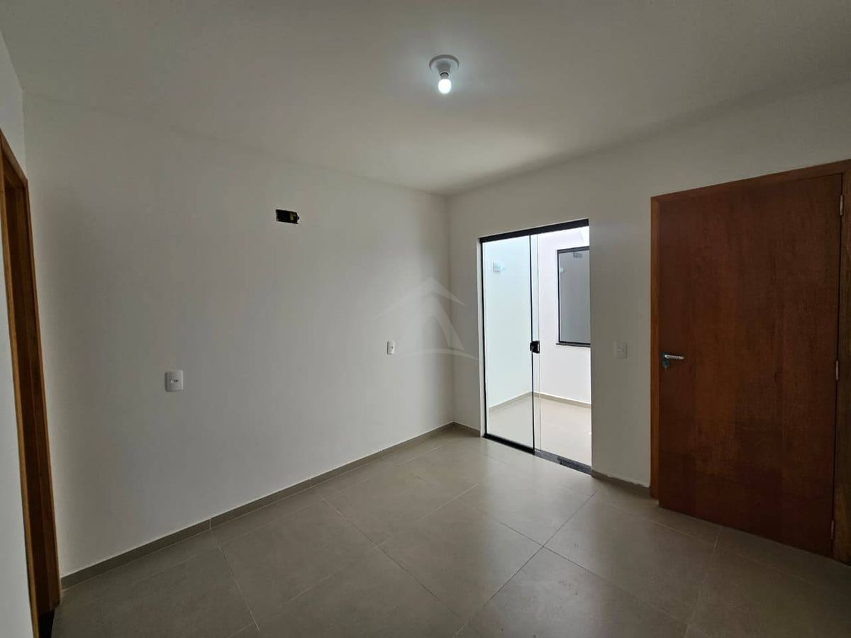Casa com piscina, 3 quartos sendo 1 suíte, barra do saí