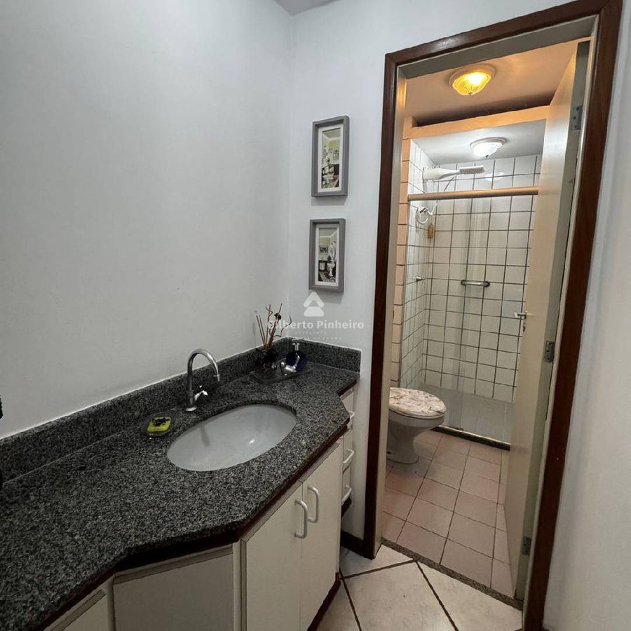 Apartamento à Venda no Centro de Guarapari com 3 Quartos