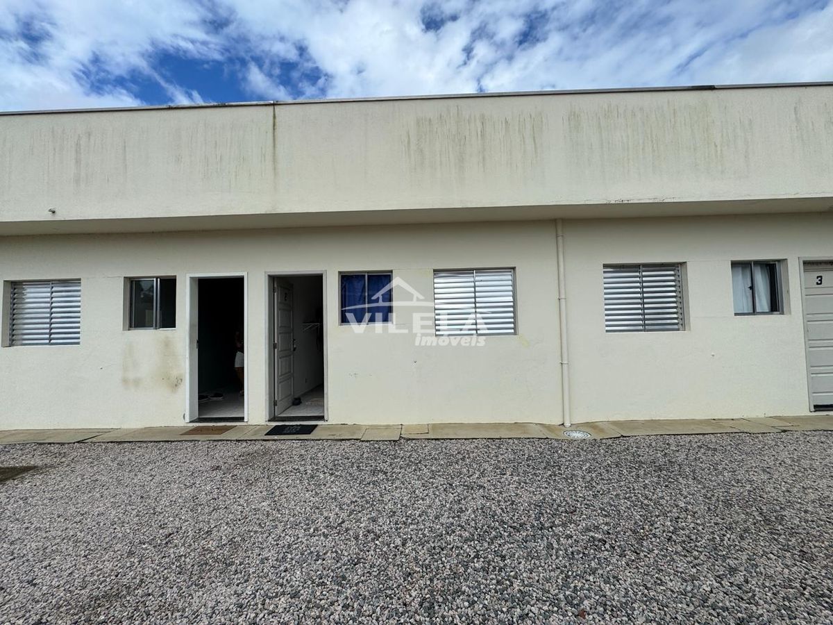 Casa com 2 dormitórios-ótima localização no bairro golfinho -caraguatatuba-sp!!!