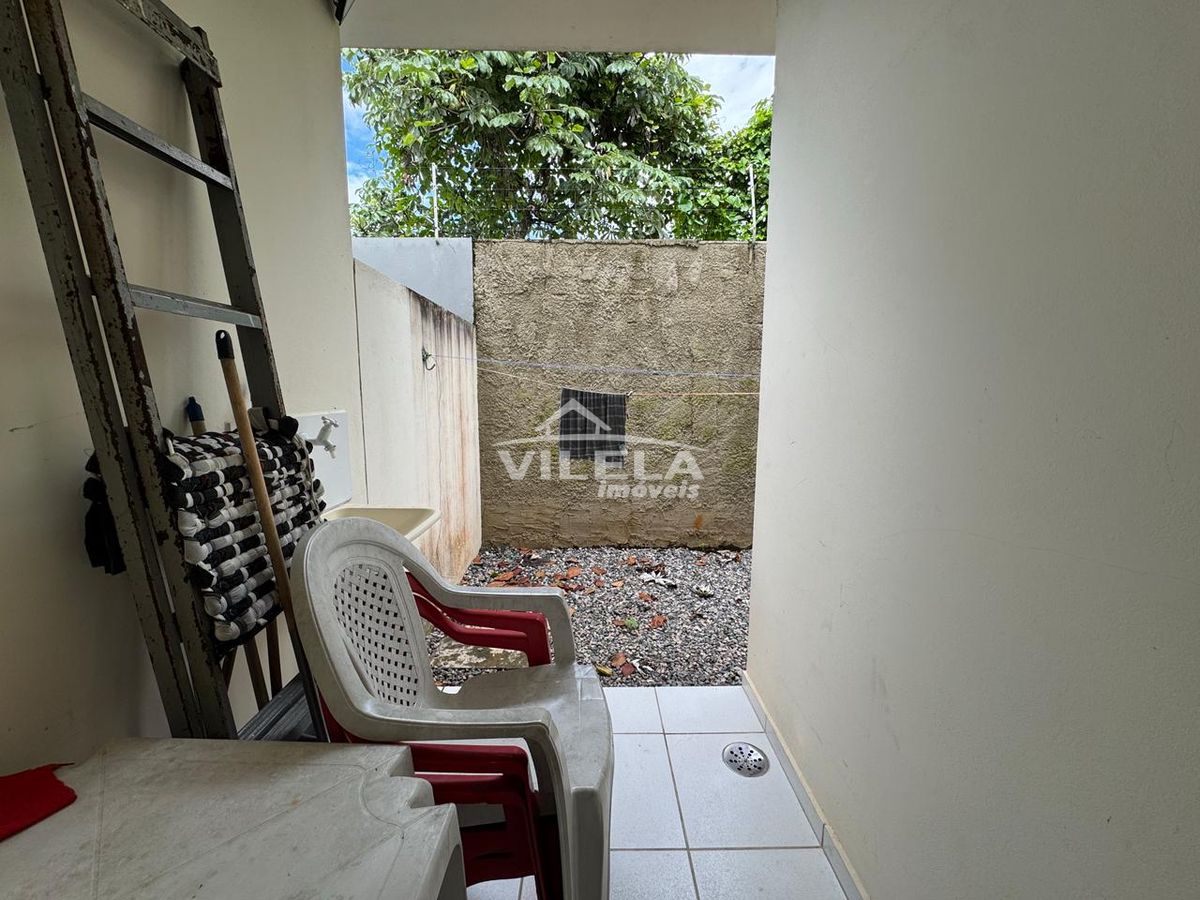 Casa com 2 dormitórios-ótima localização no bairro golfinho -caraguatatuba-sp!!!