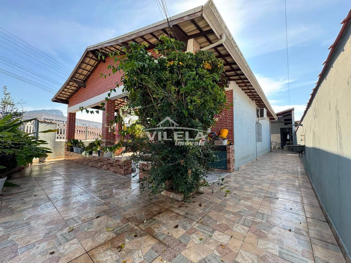Casa térrea de esquina-jardim aruan-caraguatatuba-sp