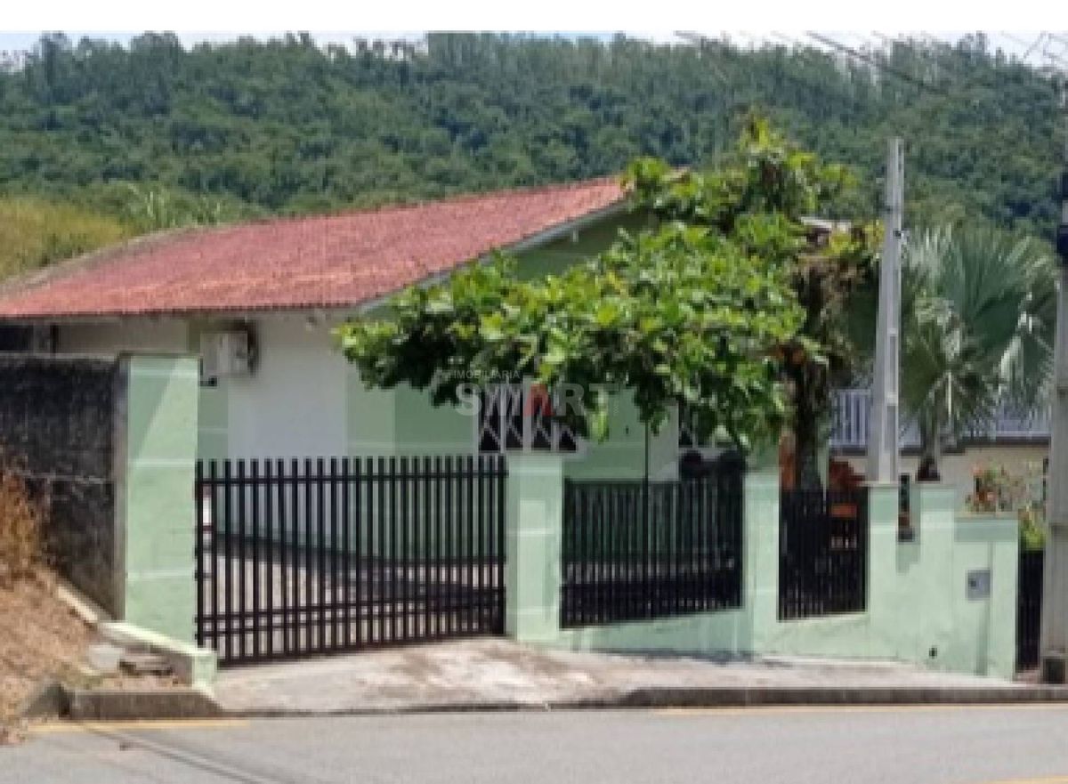 Casa com 3 quartos - Estrada Nova