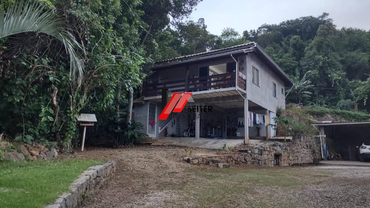 Casa à Venda em Florianópolis-SC Bairro Monte Verde com 7 Quartos