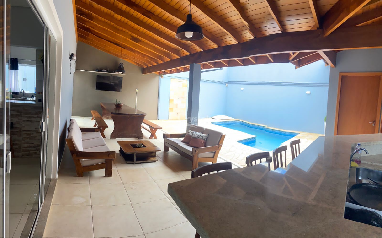 Casa com 3 Quartos e Área Gourmet Completa à Venda em Reserva do Horto - Avaré. Foto 2