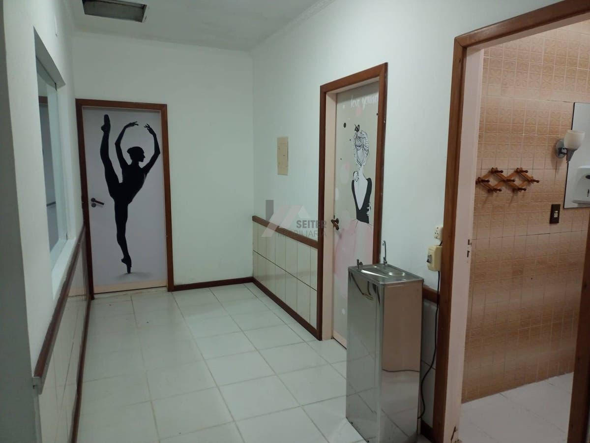 Casa comercial para locação no corrego grande