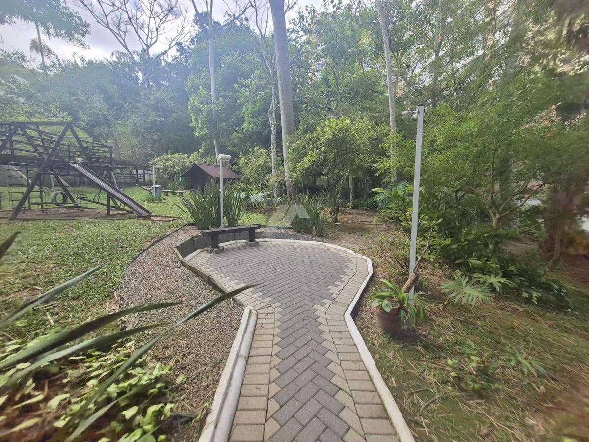 Apartamento alto padrão de 4 dormitorios sacada com churrasqueira e 2 vagas para locação no Itacorubi