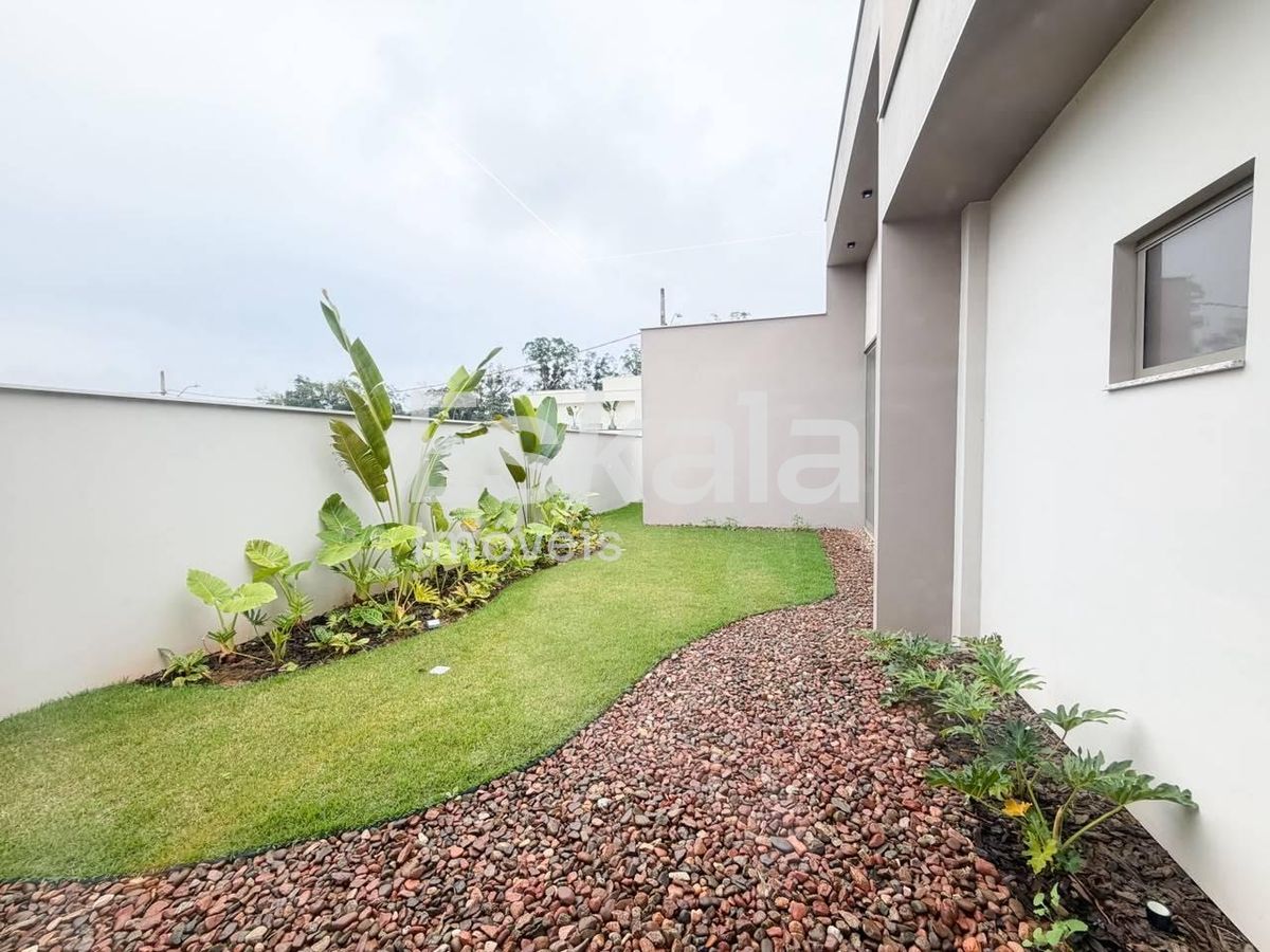 Casa Semimobiliada Com 01 Suíte + 02 Dormitórios Rau - Jaraguá Do Sul