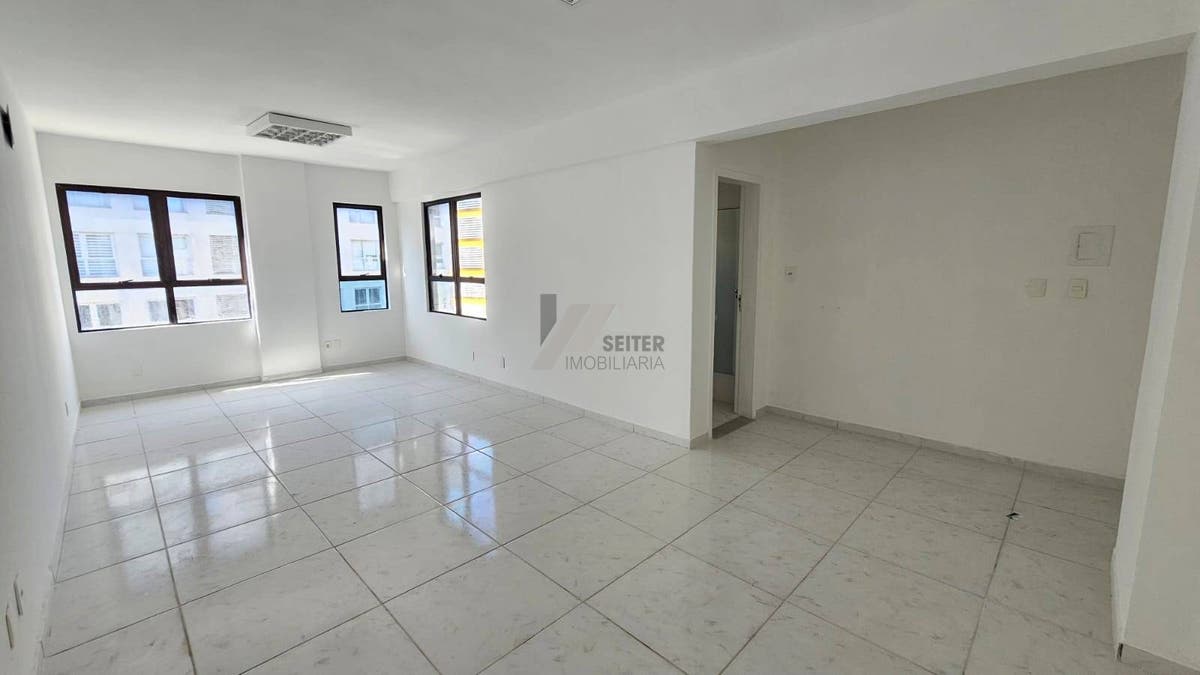 Sala comercial para venda no Shopping Trindade