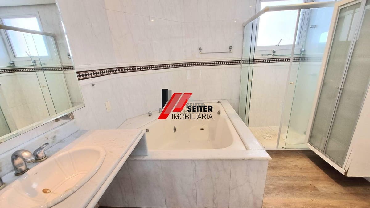 Apartamento de 4 dormitorios para alugar na Beira Mar de Florianopolis