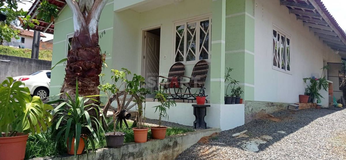 Casa com 3 quartos - Estrada Nova