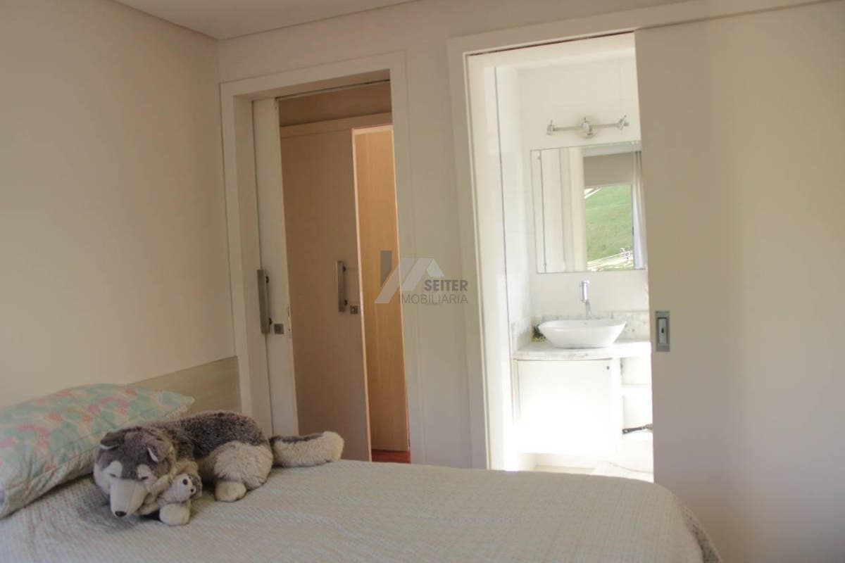 Cobertura com 3 quartos, Pantanal - Florianópolis